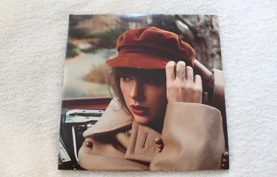 Front cover of Red (Taylor's Version) vinyl.